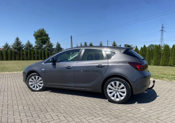 Opel Astra cena 26900 przebieg: 200000, rok produkcji 2011 z Kutno małe 781